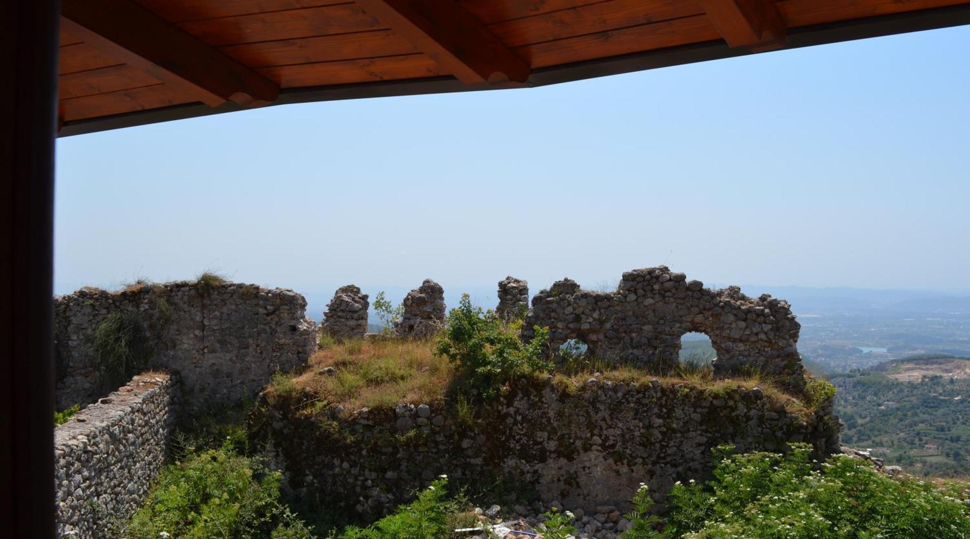 The House Of Dollma , Inside Kruja Castle Hotel Ngoại thất bức ảnh
