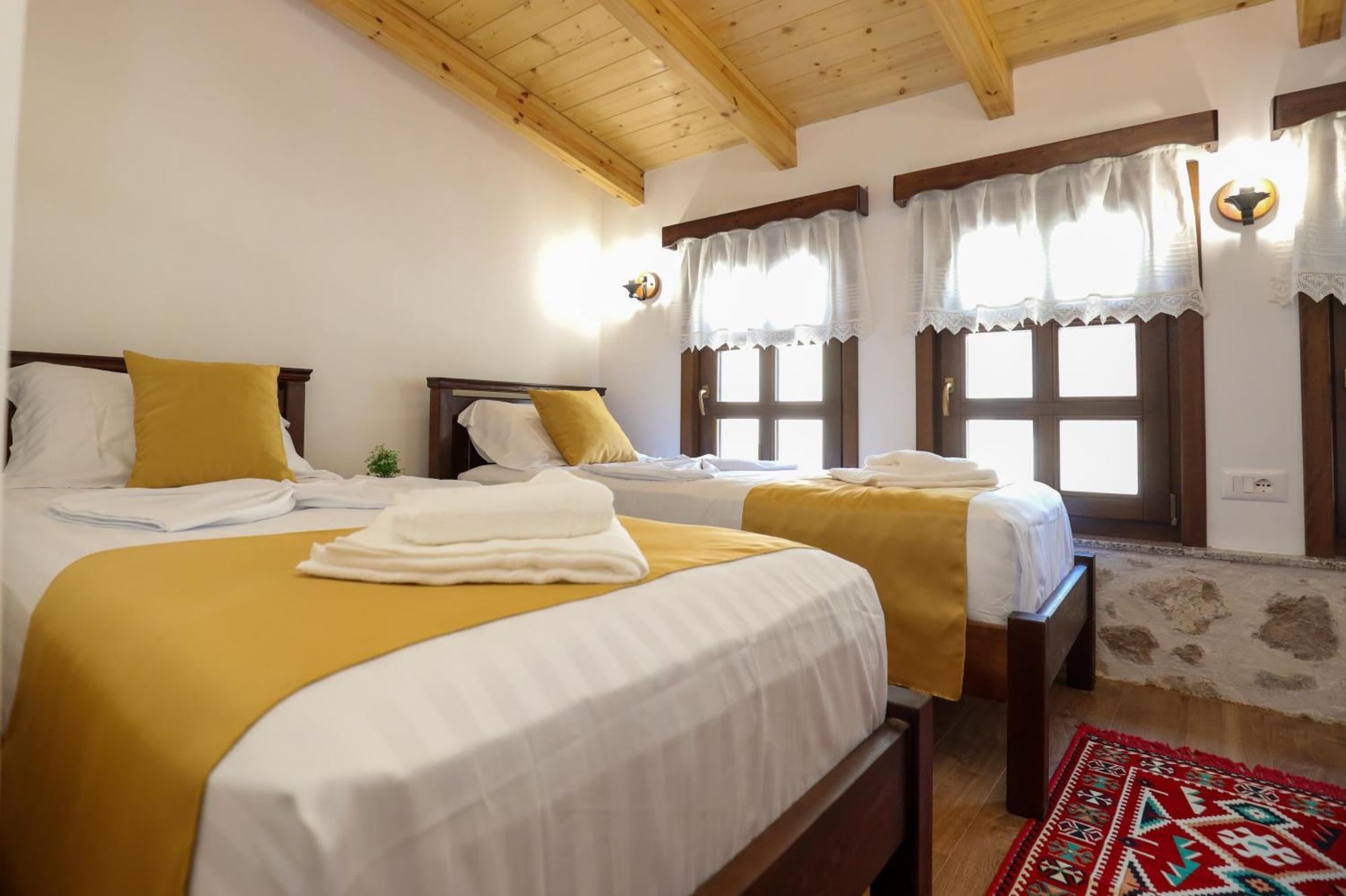 The House Of Dollma , Inside Kruja Castle Hotel Phòng bức ảnh