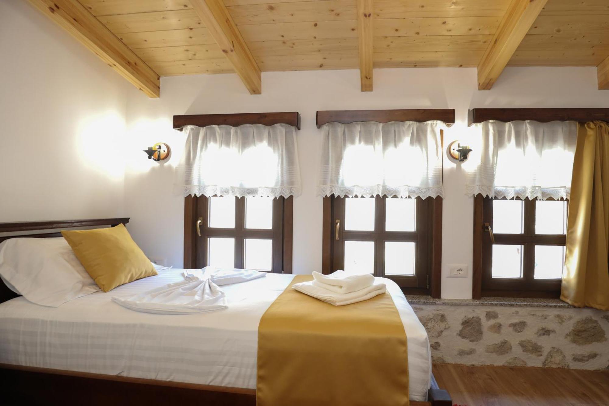 The House Of Dollma , Inside Kruja Castle Hotel Ngoại thất bức ảnh
