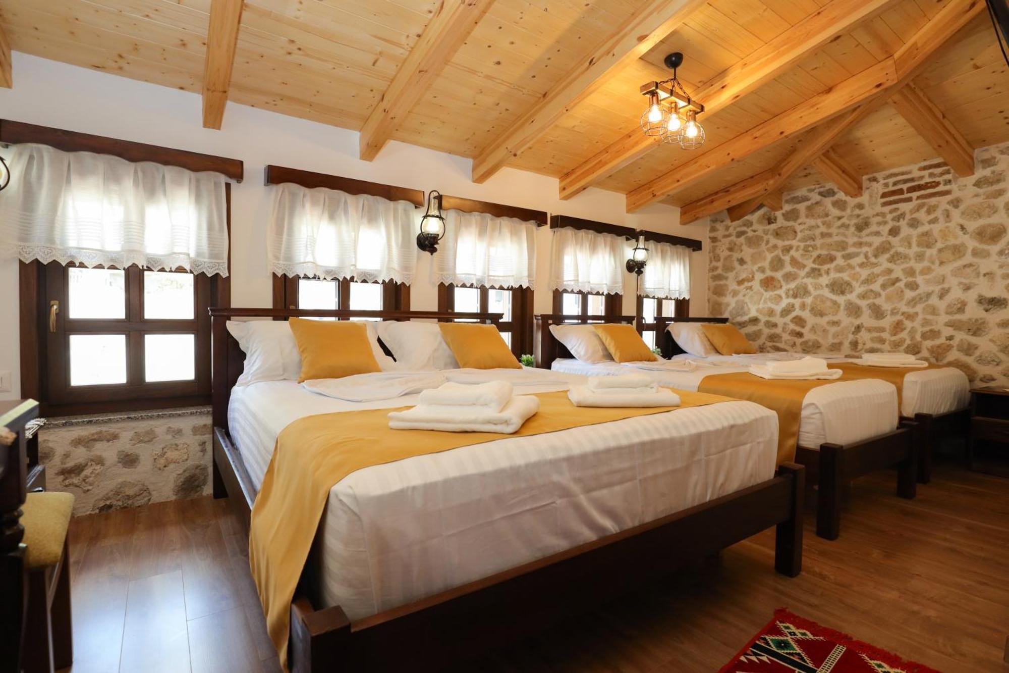 The House Of Dollma , Inside Kruja Castle Hotel Phòng bức ảnh