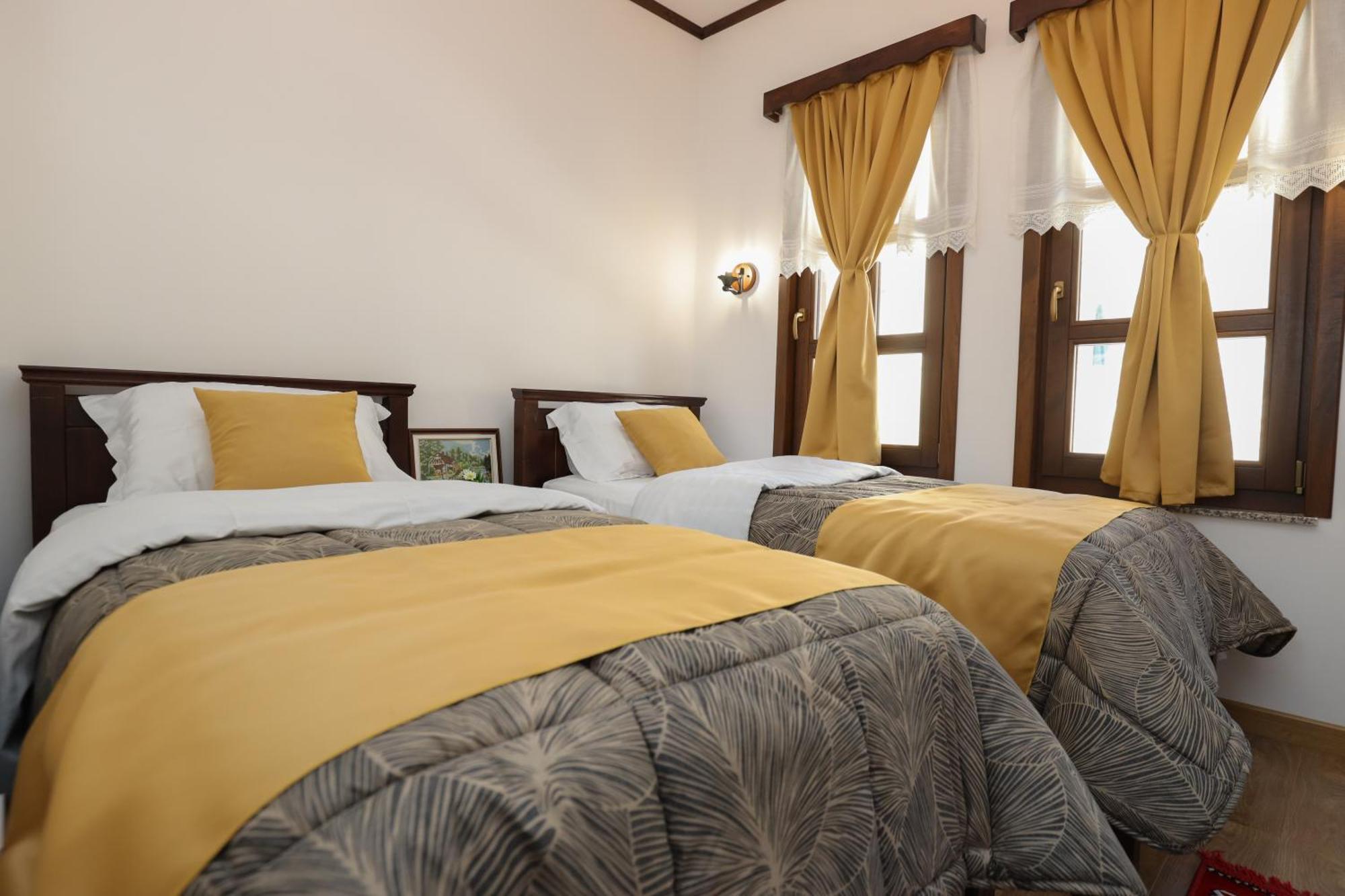 The House Of Dollma , Inside Kruja Castle Hotel Phòng bức ảnh