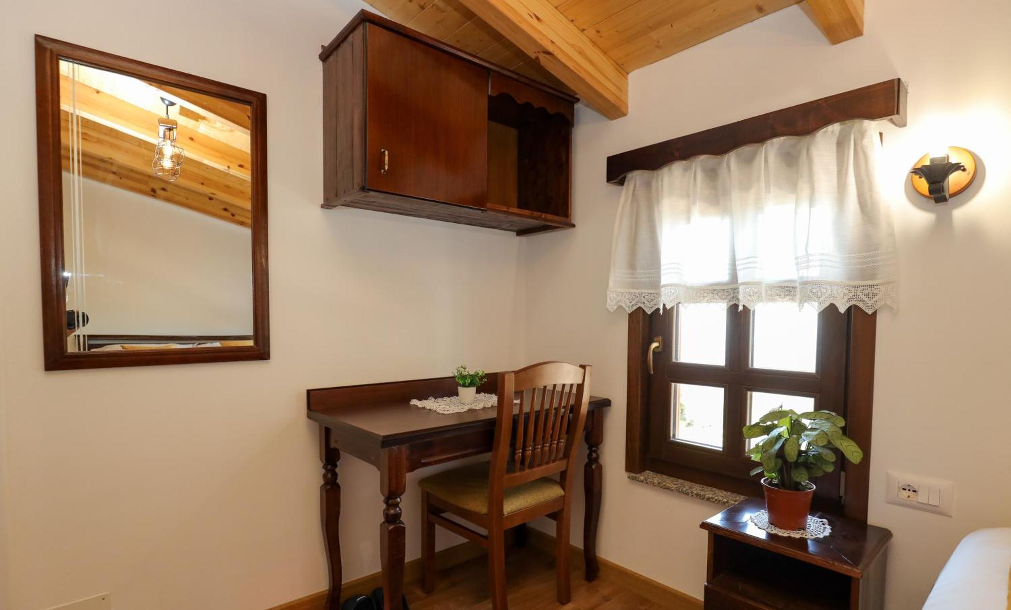 The House Of Dollma , Inside Kruja Castle Hotel Phòng bức ảnh