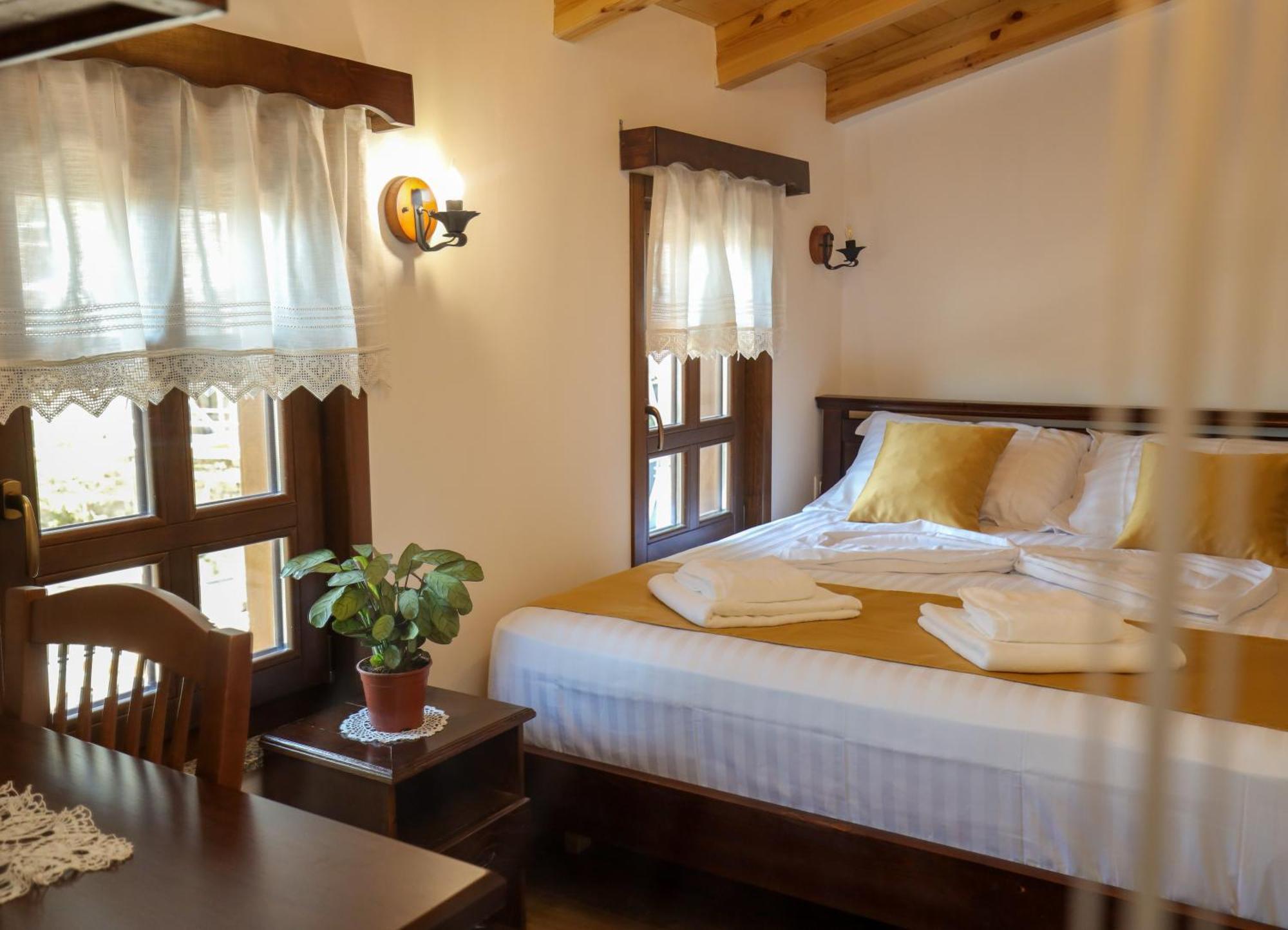 The House Of Dollma , Inside Kruja Castle Hotel Ngoại thất bức ảnh