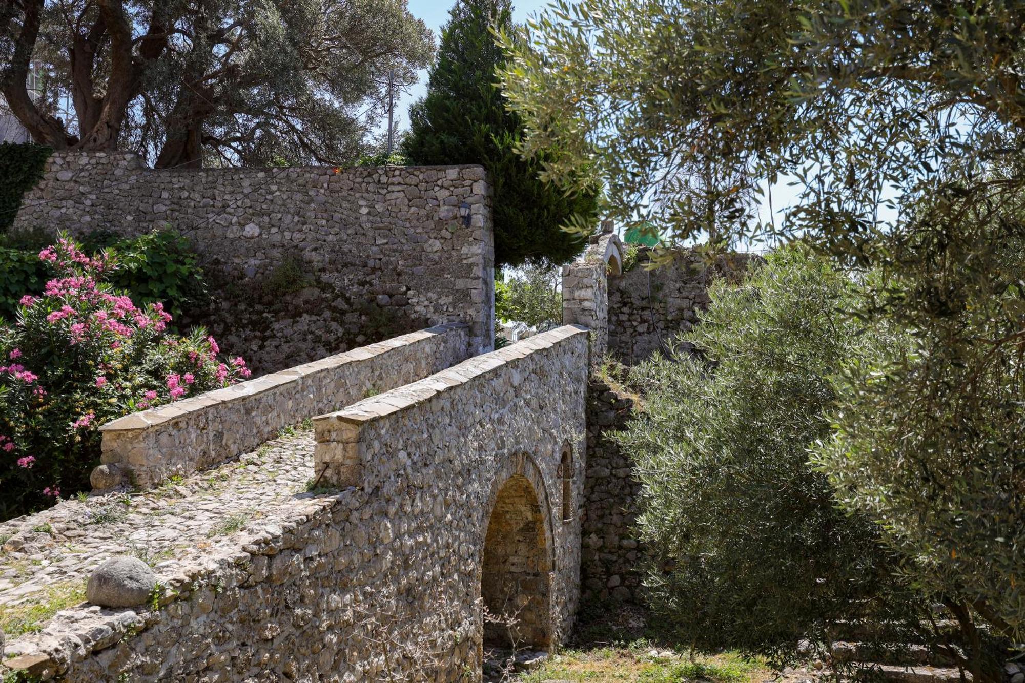 The House Of Dollma , Inside Kruja Castle Hotel Ngoại thất bức ảnh