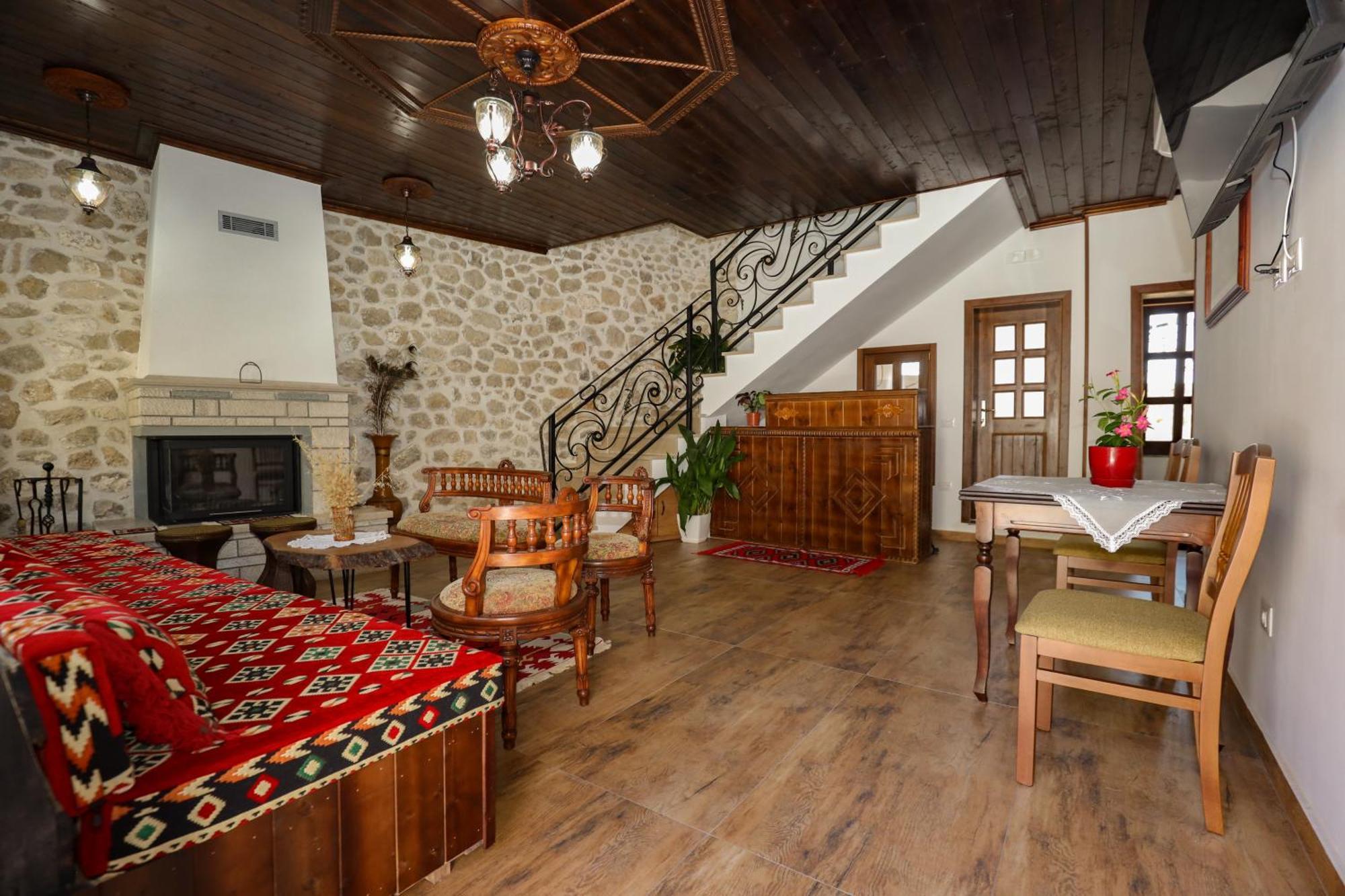 The House Of Dollma , Inside Kruja Castle Hotel Ngoại thất bức ảnh